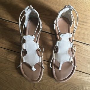 Cream women’s sandals with gold accent size 8.5