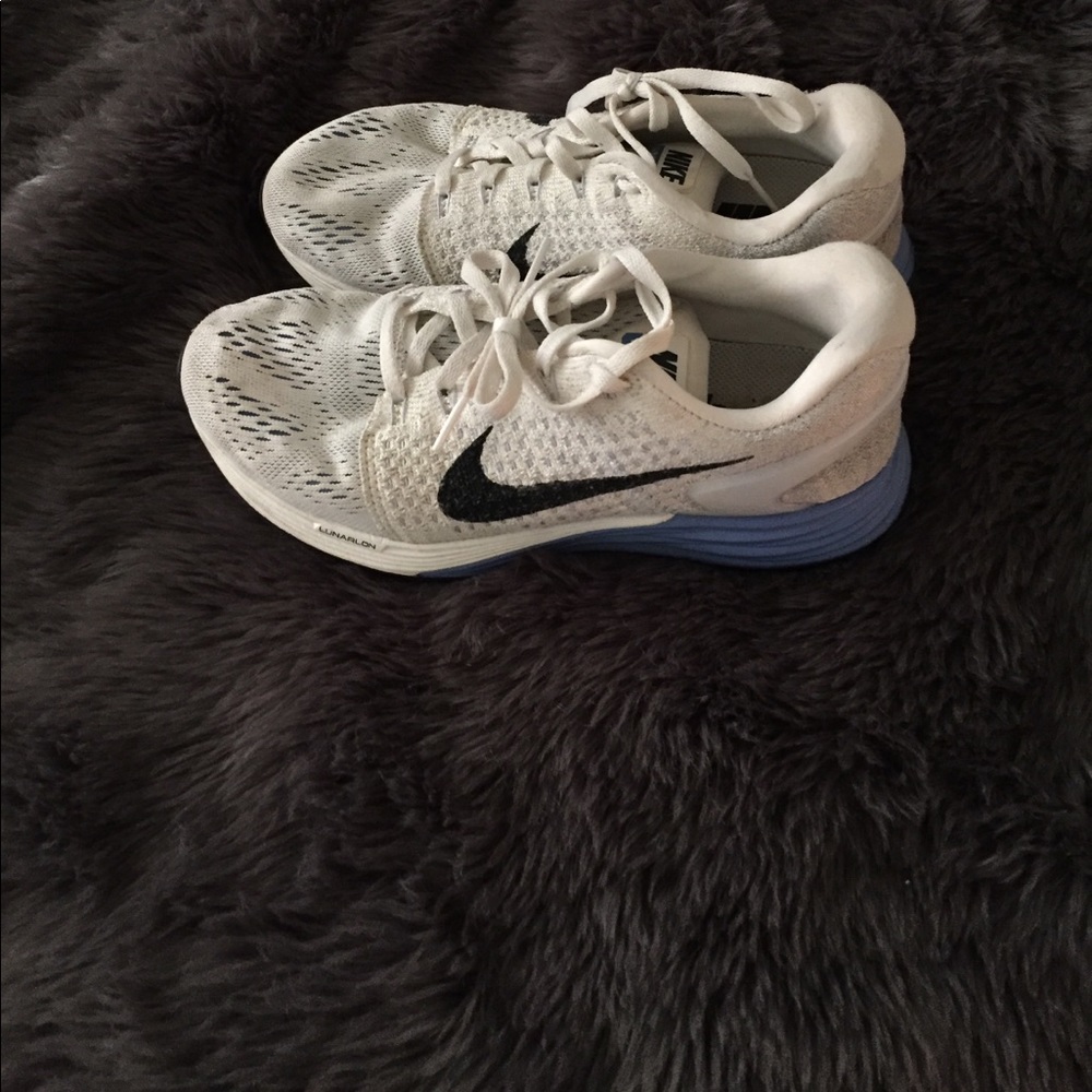 Women's Nike Running Shoes Size 6 Gently Worn
