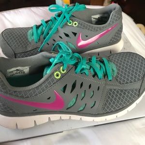 Nike flex run women's sneakers