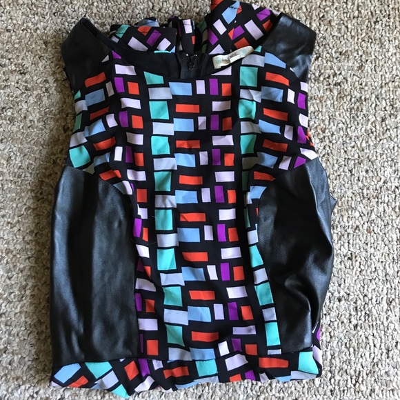 Black dress with geometric shapes - Picture 8 of 8