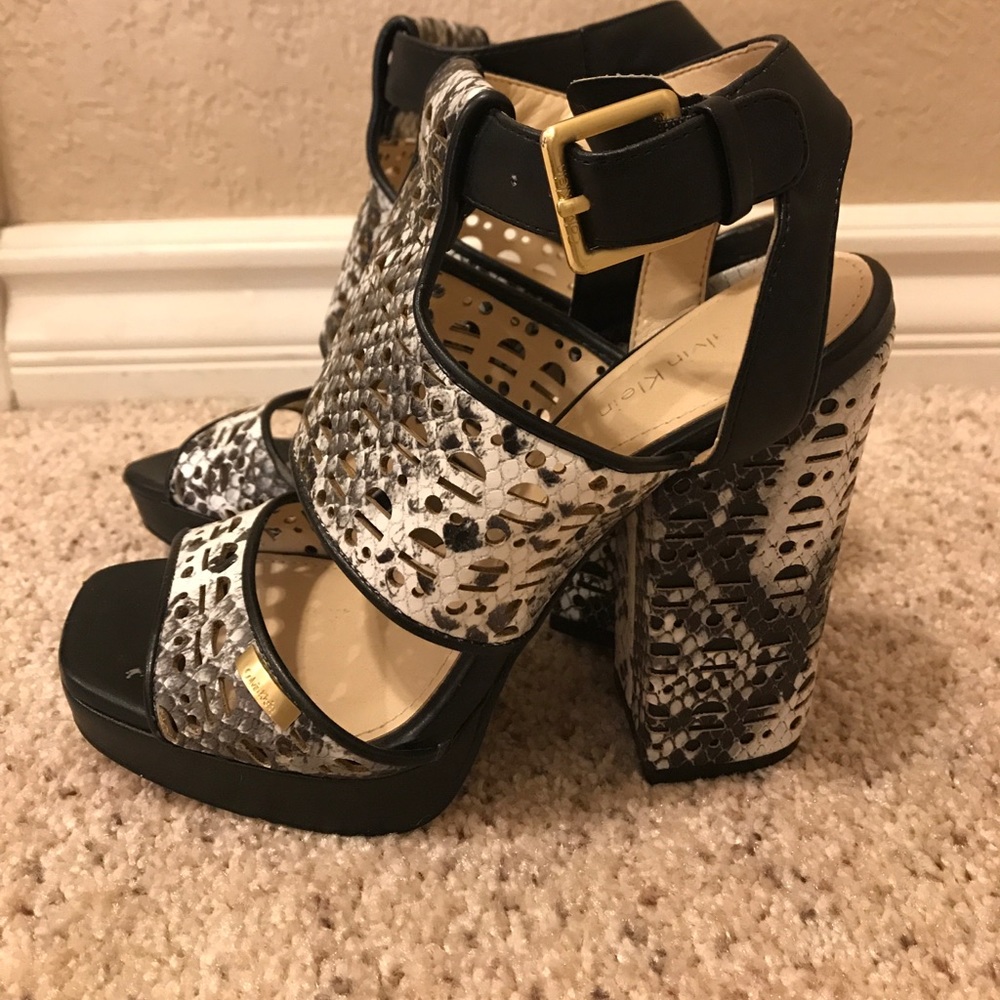 ✨Moving Sale✨ EUC Calvin Klein block heels - Picture 5 of 5