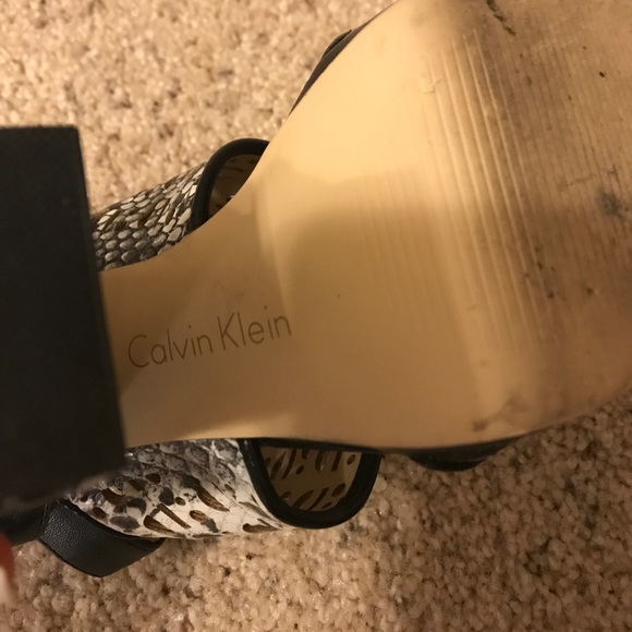 ✨Moving Sale✨ EUC Calvin Klein block heels - Picture 3 of 5