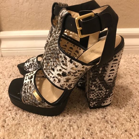 ✨Moving Sale✨ EUC Calvin Klein block heels - Picture 5 of 5