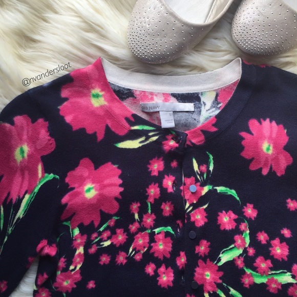 Old Navy Sweaters - Daisy floral cardigan NWOT
