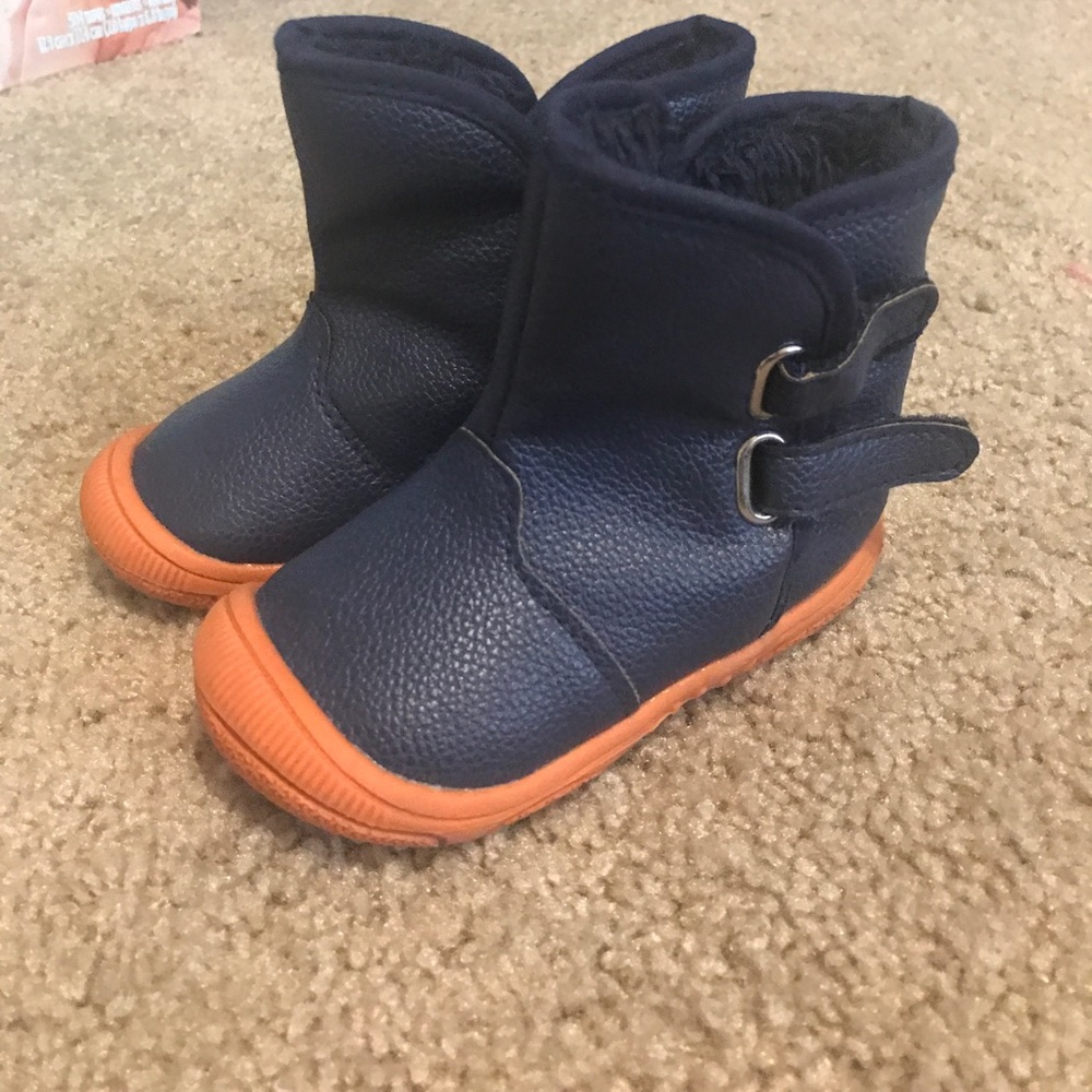 cute boots for boy / girl for winter 12-18 months