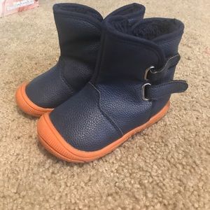 cute boots for boy / girl for winter 12-18 months