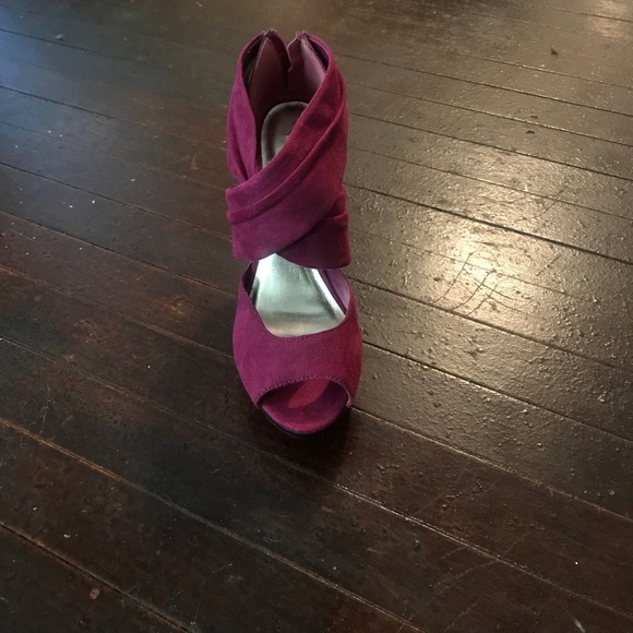 Shoes - Picture 2 of 4