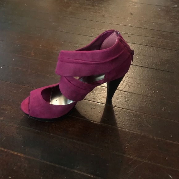 Shoes - Picture 3 of 4