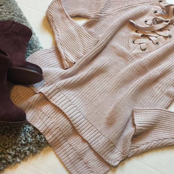 💙Host PiC Logan's Lace-up Sweater - Picture 3 of 4