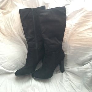 Black heeled boots