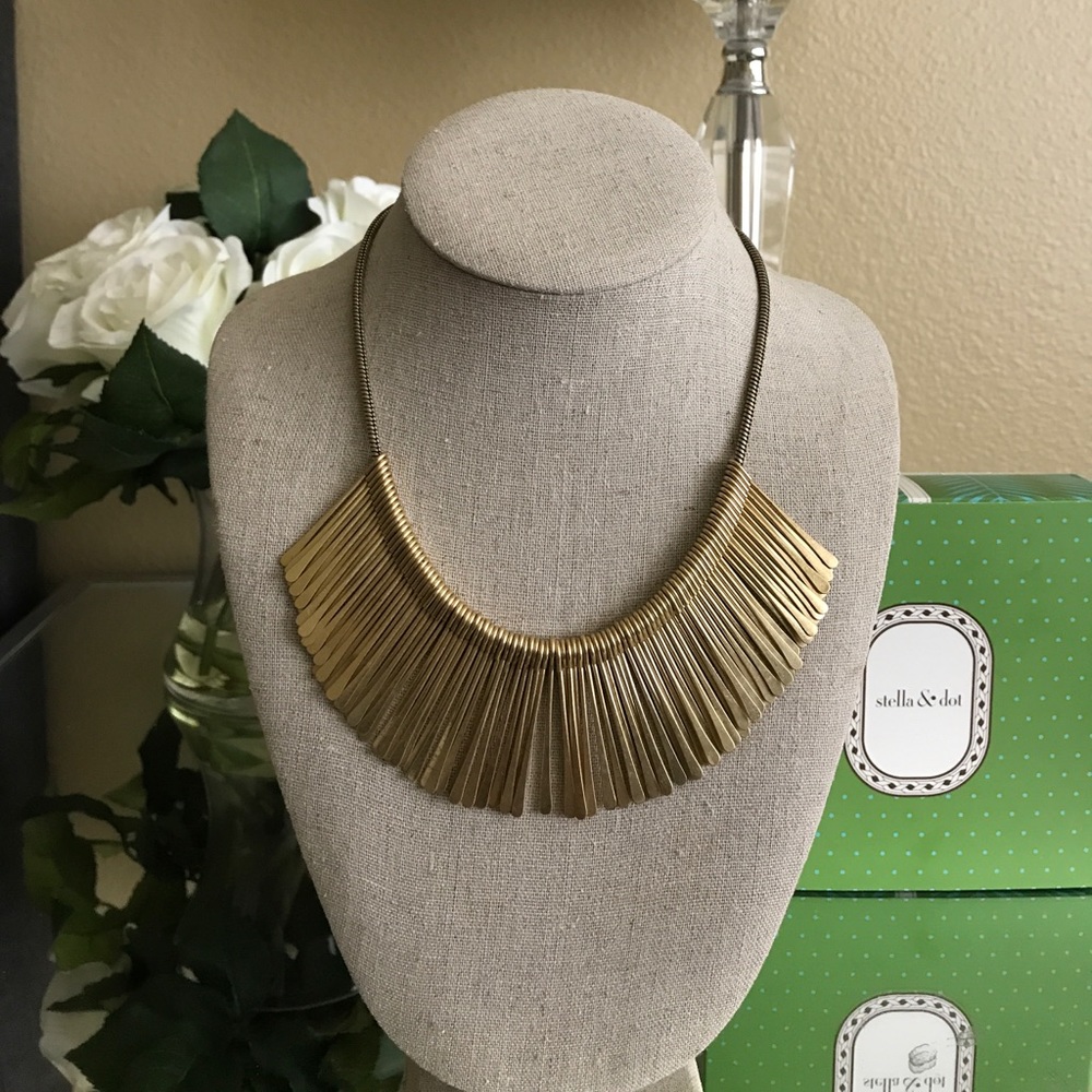 Stella & Dot Essential Fringe Necklace