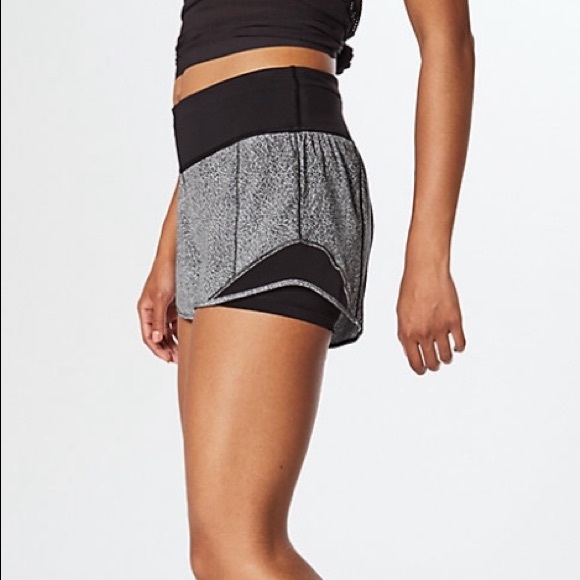 • Lululemon • Hotty Hot Short Naked Fractal Alpine - Picture 3 of 7