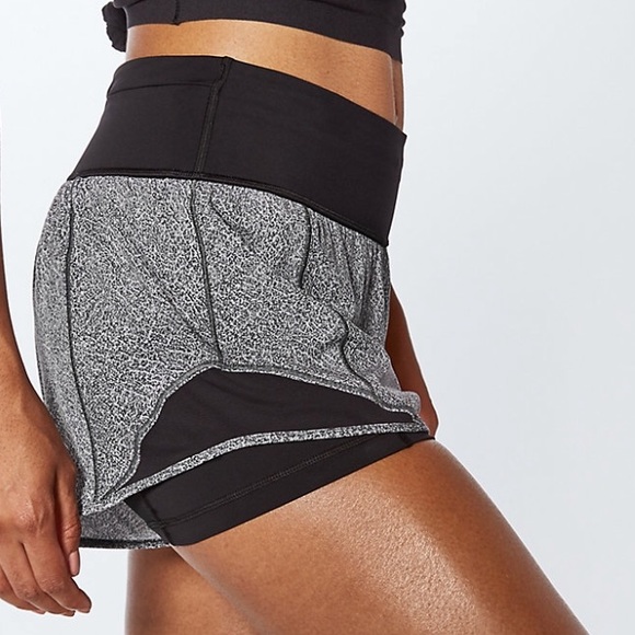 • Lululemon • Hotty Hot Short Naked Fractal Alpine - Picture 2 of 7