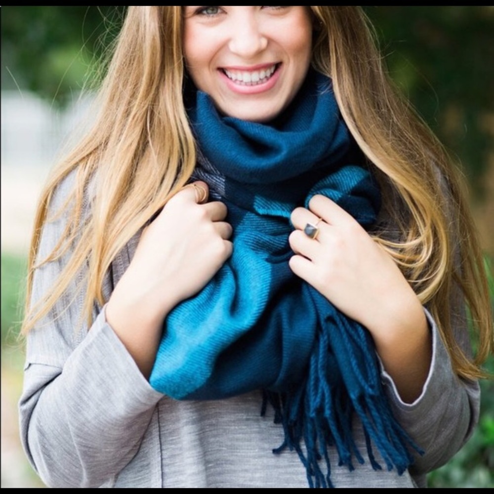 CLEARANCE ⭐️ All For Color Navy scarf - Picture 3 of 5