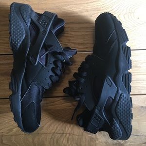 Mens Nike Air Huaraches black size 9.5