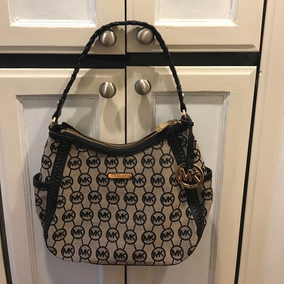 Michael Kors Handbags - NWOT Michael Kors purse HUGE SALE❤️❤️❤️