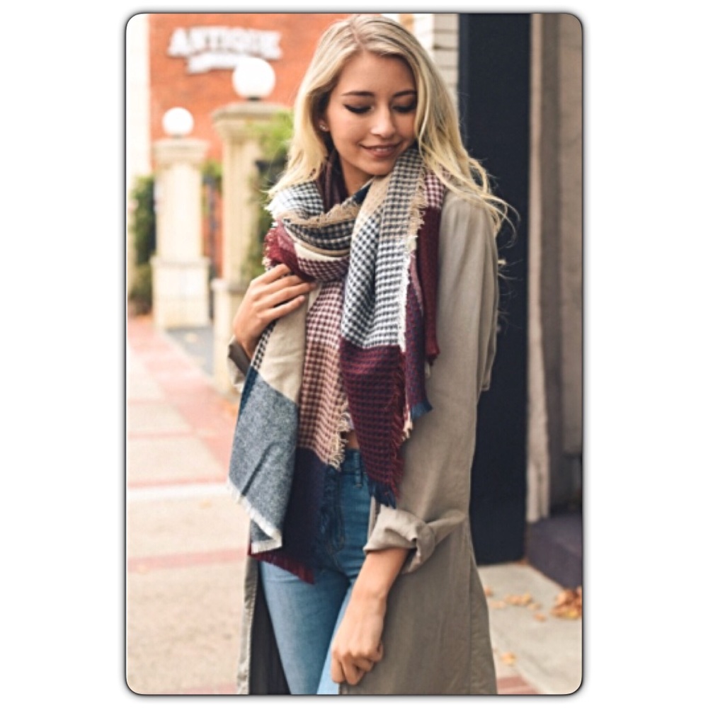 Gorgeous Plaid Waffle Knit Blanket Scarf - Picture 4 of 8