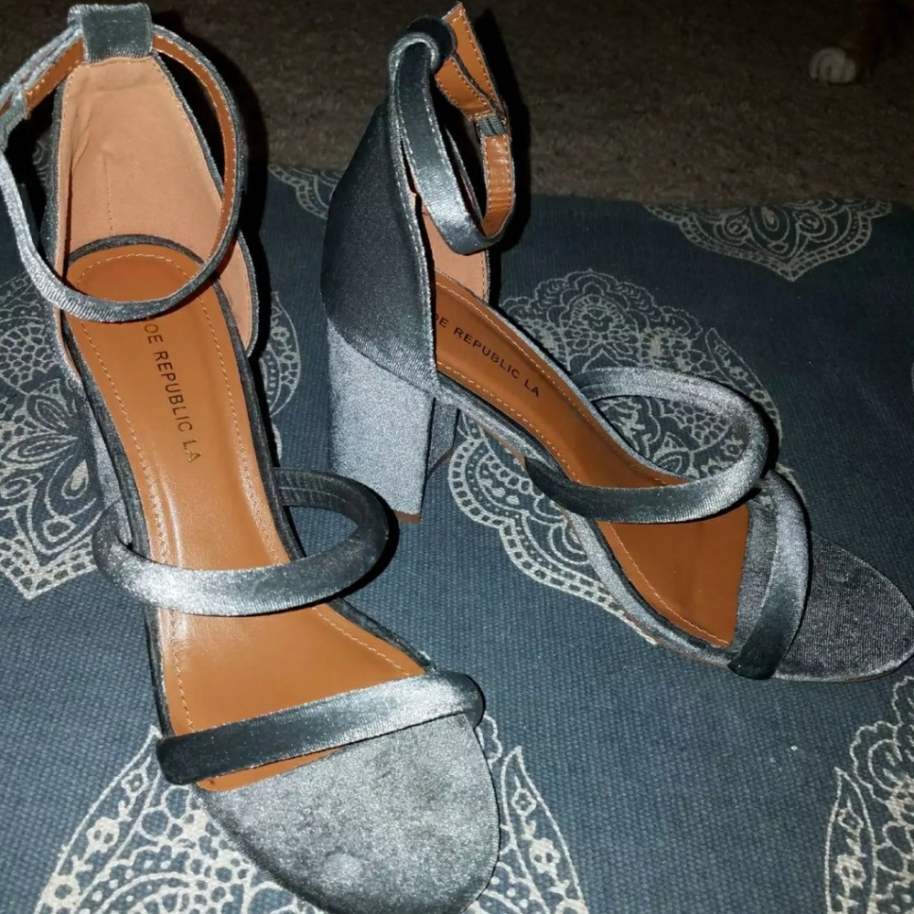 🔥SALE🔥 Grey velvet high heel sandals