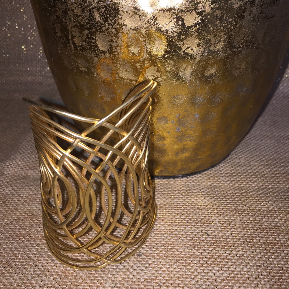 Abstract Statement Cuff
