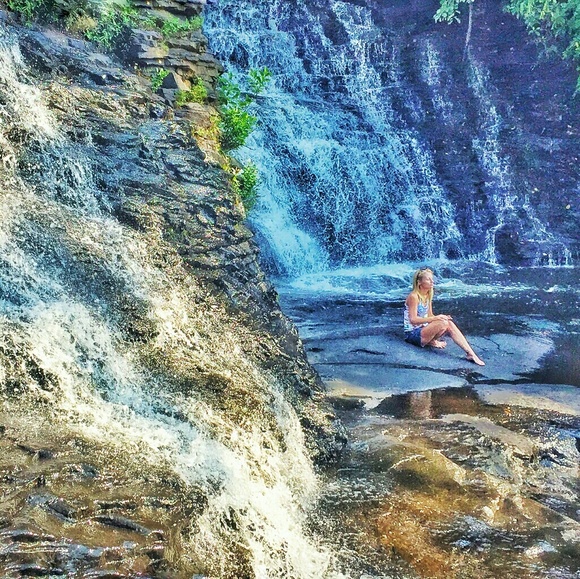 Meet your Posher, EmmieBinks - Picture 2 of 2