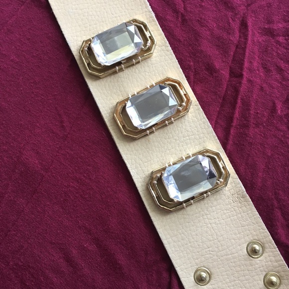 💎Handmade Jeweled Vegan Leather Snap Bracelet💎 - Picture 4 of 7