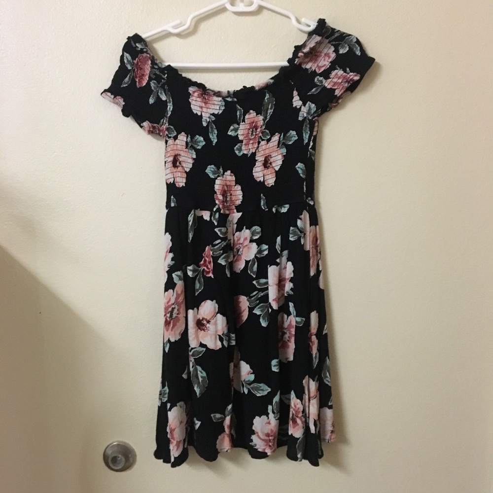 🌷 Floral Black Off-the-Shoulder Dress 🌷
