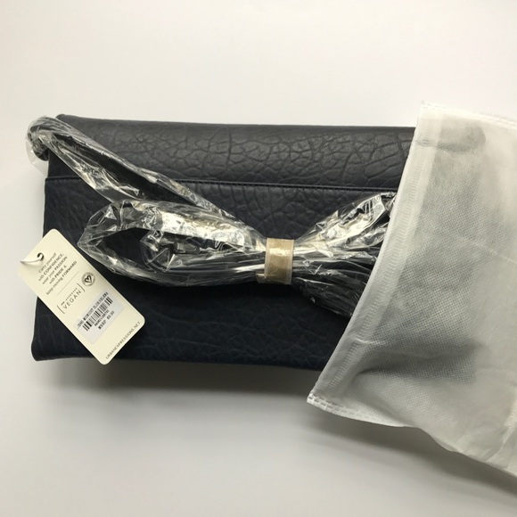 Sale Reduced Urban Expressions Vegan Crossbody - Picture 4 of 7