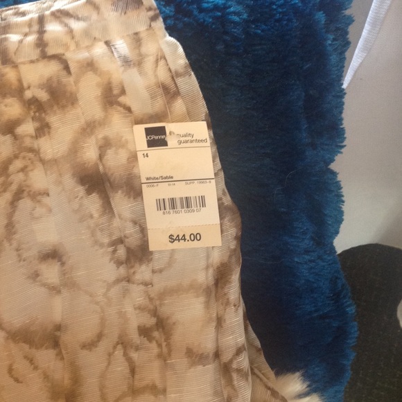 Skirt - Picture 2 of 3