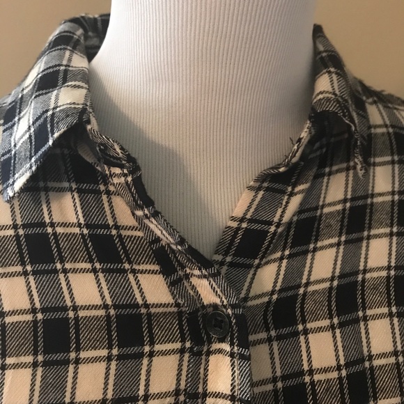 Button up shirt - Picture 3 of 3