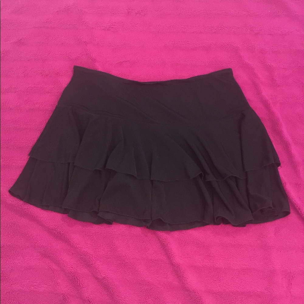 Black ruffled mini skirt!