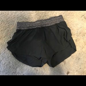 Lululemon size 6 scalloped shorts