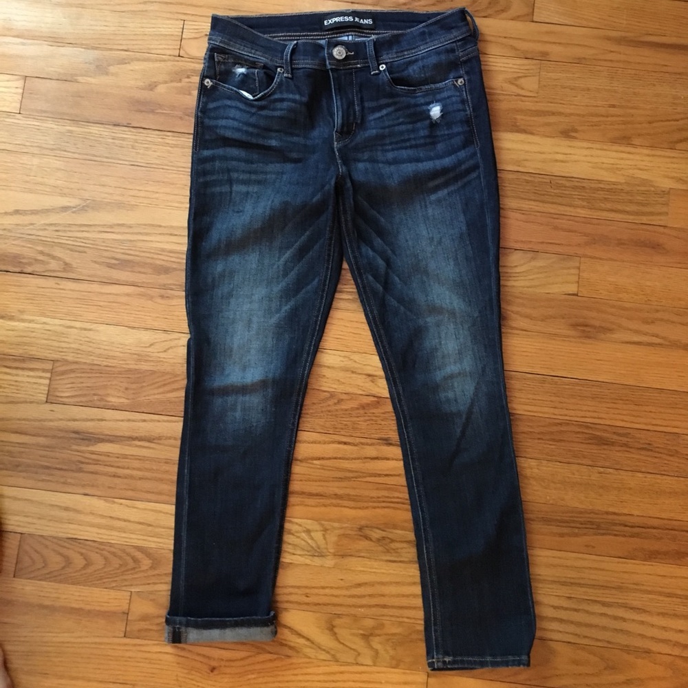 NWOT Express dark wash capri