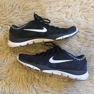 Nike Tennis Shoes