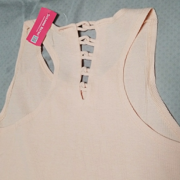 Light pink tank with fun back - Picture 1 of 3