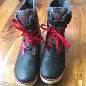 UGG winter snow boots in plaid ❄️
