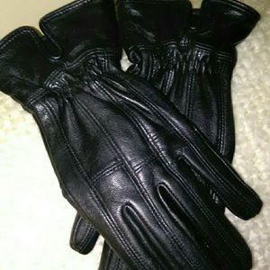 SALE! SHIPS TODAY! FINAL! Black Leather Gloves