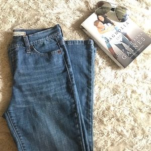 ✨🕶Levi's Perfectly Slimming Boot Cut 512 jeans🕶