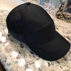 Lululemon black hat