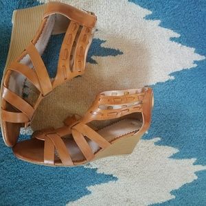 Restricted leather wedges