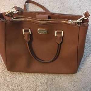Tan MK purse— perfect for fall !!