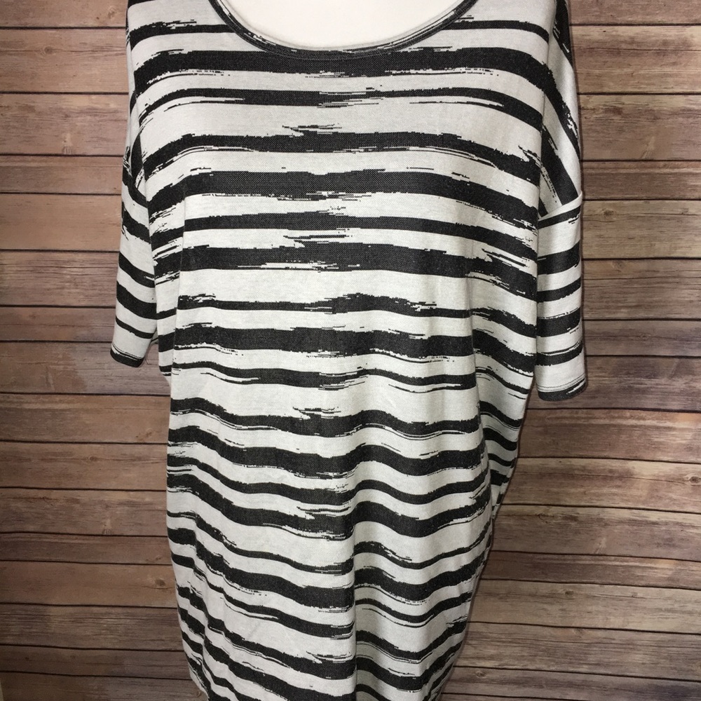 Lularoe jacquard black and white Irma