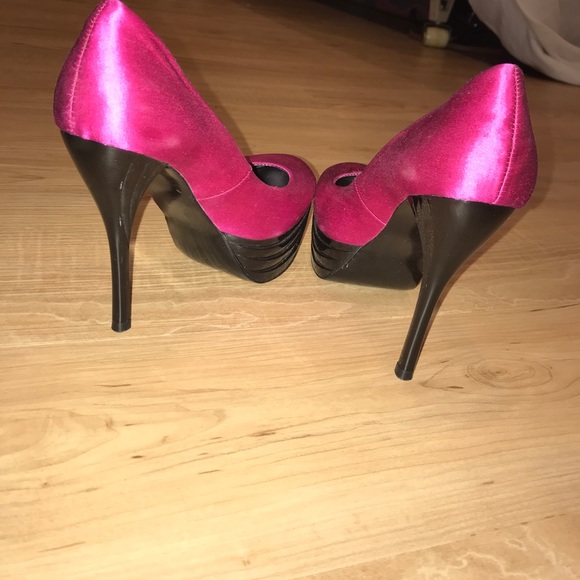 Hot pink platform pumps - Picture 3 of 4