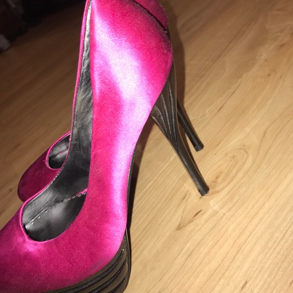 Hot pink platform pumps - Picture 4 of 4