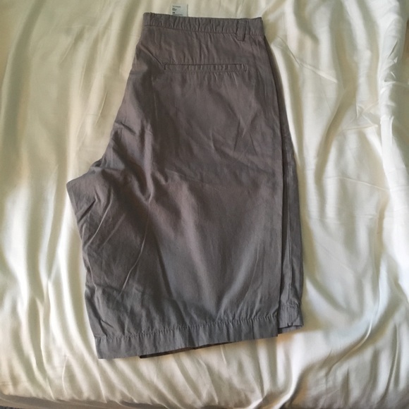 Grey shorts - Picture 2 of 3