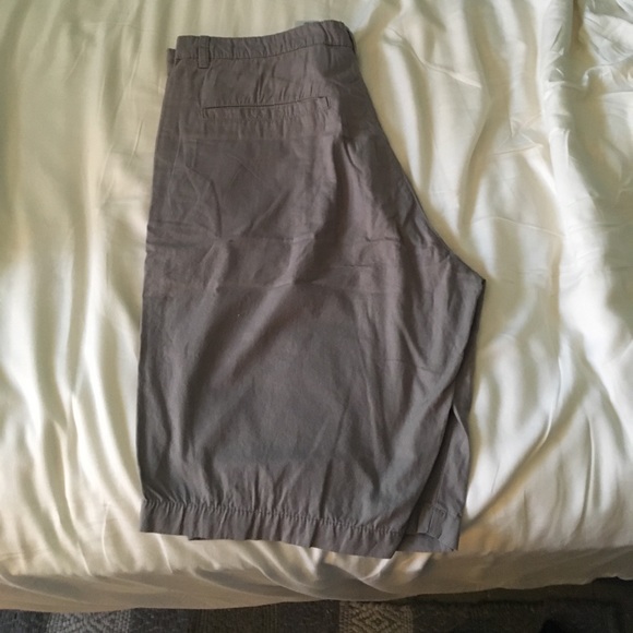 Grey shorts - Picture 3 of 3