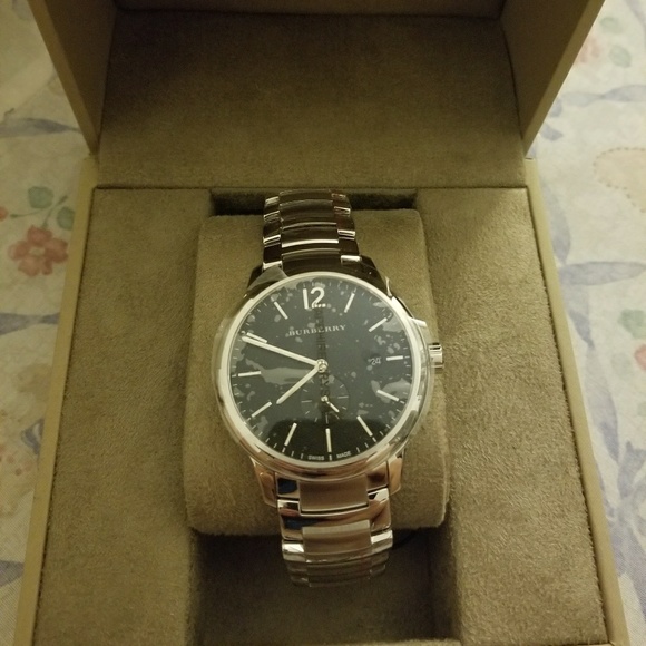 Authentic Burberry Watch - Picture 4 of 6