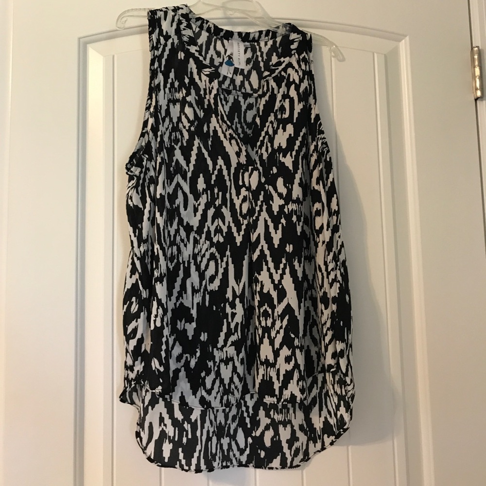 Black and white top