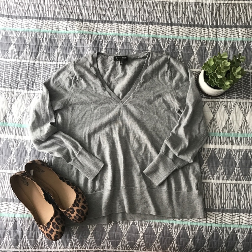 Banana Republic Merino V-Neck Sweater 🍁