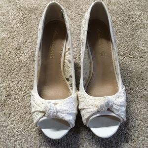 LIKE NEW white lace peep toe wedges size 6.5 Wide