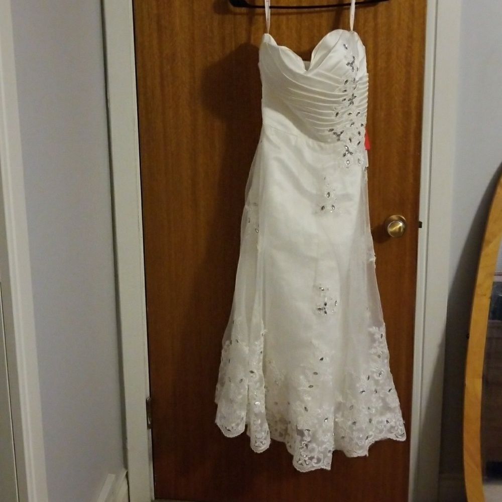 Wedding dress - Picture 4 of 6